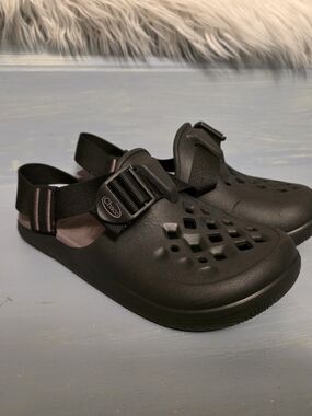 Chaco Black Slip-On Clogs Size 6 Ladies